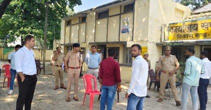 कौशाम्बी 23 अक्टूबर 26*जिला निर्वाचन अधिकारी एवं पुलिस अधीक्षक ने विभिन्न मतदान केंद्रों का किया भ्रमण*