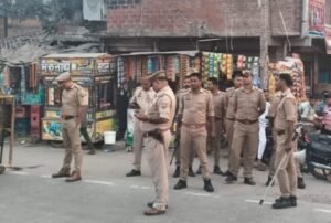 कौशाम्बी26 अक्टूबर 26*एसपी के निर्देशन में सघन चेकिंग अभियान, चौराहों पर संदिग्ध व्यक्ति और वाहनों की हुई जांच*