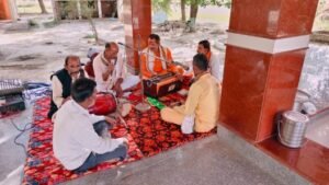 कौशाम्बी 26 अक्टूबर 26*महर्षि वाल्मीकि जयंती पर जनपद के विभिन्न मंदिरों में दीपदान एवं रामायण पाठ का आयोजन*