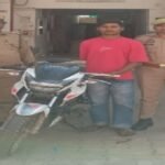 मथुरा 26 अक्टूबर 26*थाना वृन्दावन पुलिस द्वारा अभियुक्त को अवैध चाकू व चोरी की मोटर साइकिल सहित किया गया गिरफ्तार।*