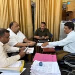 सहारनपुर 27 अक्टूबर 26*ए आर ओ खाद विभाग अश्वनी मिश्रा से मिला पार्षदों का प्रतिनिधिमंडल विभिन्न वार्डों की समस्या का करवाया निस्तारण