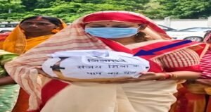 बलिया29 अक्टूबर 26*BJP नेत्री अपनी ही पार्टी के जिलाध्यक्ष संजय मिश्रा का पाप का घड़ा लेकर आज कलेक्ट्रेट पहुंची ।