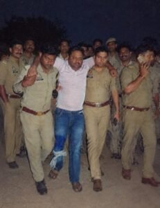 मथुरा 30 अक्टूबर 26*थाना हाइवे पुलिस टीम द्वारा हत्या के अभियोग में वांछित 02 अभियुक्तगण को दौराने मुठभेड किया गया गिरफ्तार।*