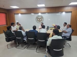 मथुरा ५ अक्टूबर २६*नगर आयुक्त ने वृन्दावन जोन के पार्षदगणों के साथ की बैठक