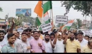 पूर्णिया8 अक्टूबर 26*गरजा INDIA गठबंधन: सड़कों पर उतरे सैकड़ों कार्यकर्ता, RN साह चौक पर मुख्य चुनाव आयुक्त का फूंका पुतला