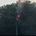 लखनऊ 14 अक्टूबर 26*मऊ पशु बाजार के सामने बिजली के खंभे में लगी आग, टला बड़ा हादसा*
