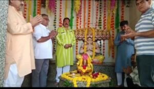 मथुरा 20 अक्टूबर 26*विजयदशमी पर रावण दहन का विरोध, ओमवीर सारस्वत एडवोकेट ने की दशानन की महाआरती