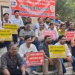 कानपुर नगर25 अक्टूबर 26*पत्रकारों के साथ अभद्रता, मारपीट और धमकियों के विरोध में धरना-प्रदर्शन,