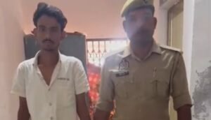 मथुरा 25 अक्टूबर 26*थाना गोवर्धन पुलिस द्वारा एक अभियुक्त को 02 फर्जी आधार कार्ड, 01 मोबाइल फोन सहित गिरफ्तार किया गया ।*