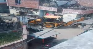 लखनऊ 28 अक्टूबर 26*मोती झील को पाट कर बेचने का खेल - लखनऊ की धरोहर पर बुलडोजर!*